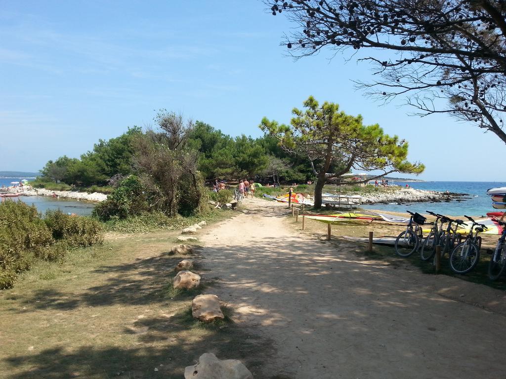 Holiday Homes Mare Premantura Szoba fotó
